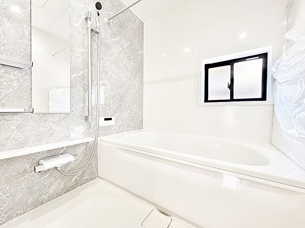 浴室乾燥機付きのバスルームでいつでも快適なバスタイムが楽しめます!