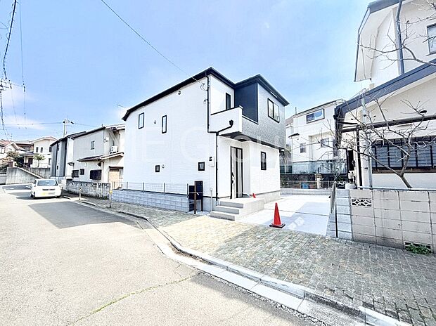2方道路に面した開放感を感じられる立地。ここから始まる新生活を応援いたします！