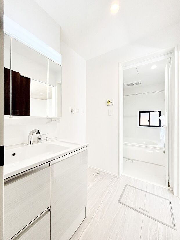 清潔感のある快適空間です。毎日の身支度も気持ち良くお使い頂けます。