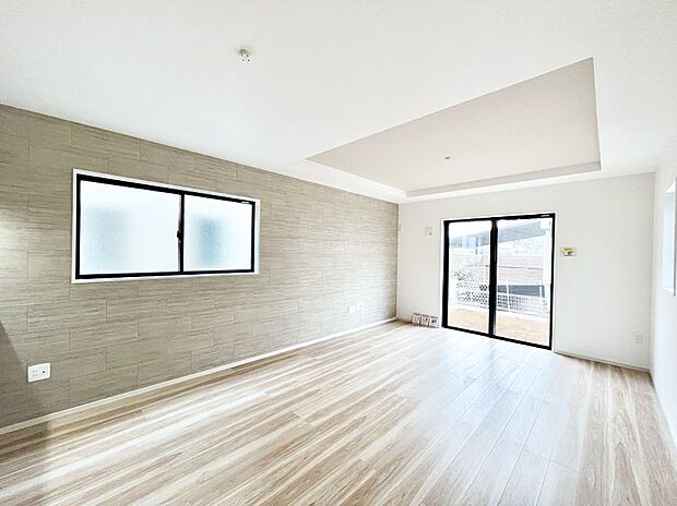 日当たりの良いリビング。お気に入りのグリーンを飾れば更に心地よさがアップ!