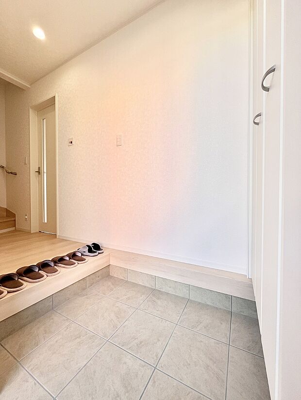 いつもきれいにしておきたい玄関ですね。  　