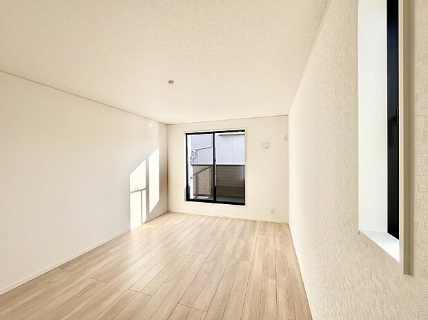 明るいバルコニーサイドに洋室を設置。目覚めの良い寝室に。  