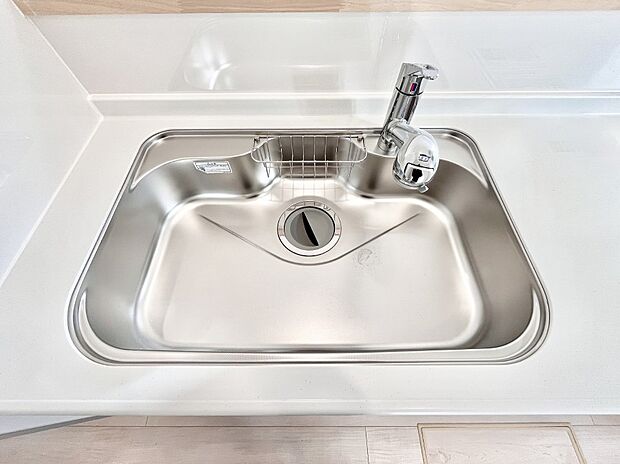 広々としたシンクでお料理やお皿洗いもラクラク快適に！