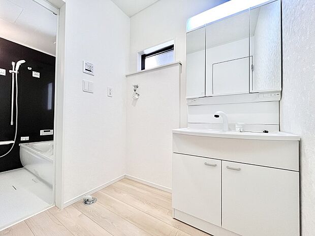 身支度もスムーズにおこなえる脱衣場 