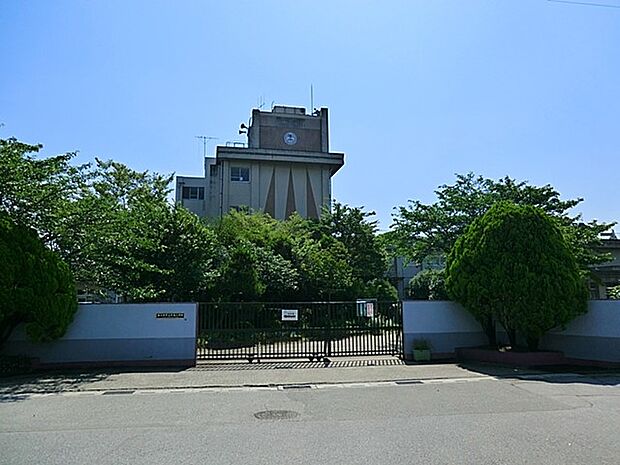 小学校 1400m 春日部市立牛島小学校