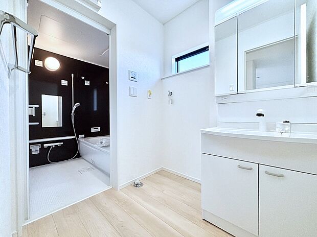 広々とゆとりのあるランドリースペース。  