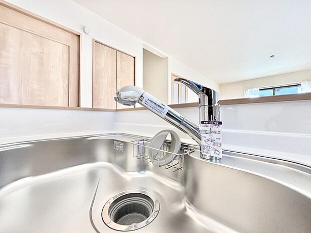 いつでも清潔なおいしいお水を。一つの水栓で水道水と浄水を使い分け。