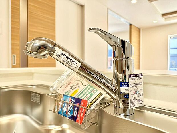 いつでも清潔なおいしいお水を。一つの水栓で水道水と浄水を使い分け。