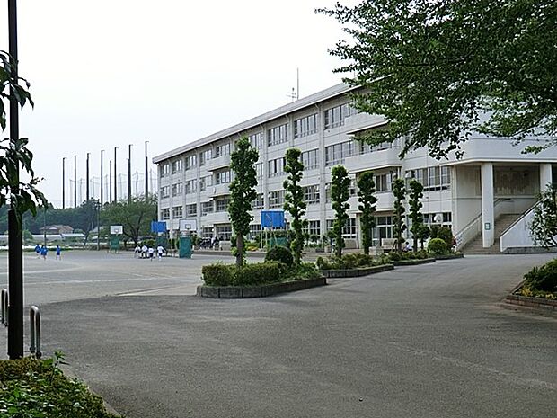 中学校 889m 川越市立高階西中学校