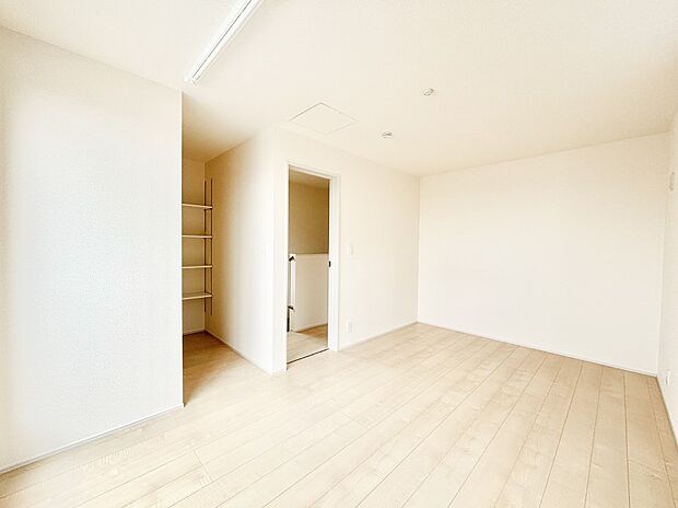 ウォークインクローゼットがあるお部屋!季節ごとの入れ替えも不要で便利です。
