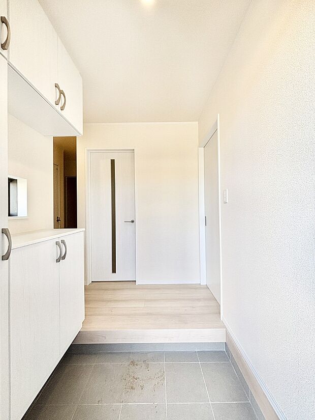 家族の帰宅やお客様をあたたかく迎える玄関  