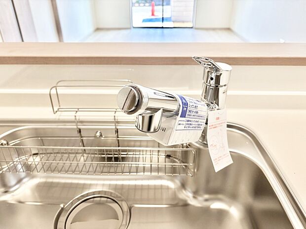 いつでも清潔なおいしいお水を。一つの水栓で水道水と浄水を使い分け。