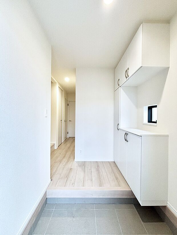 明るい玄関はお客様をお出迎えするのにぴったりです!