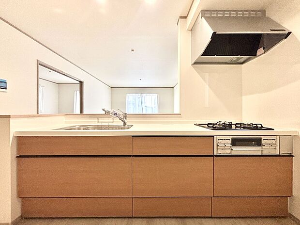 料理をしながらでもご家族との会話を楽しめる対面キッチン