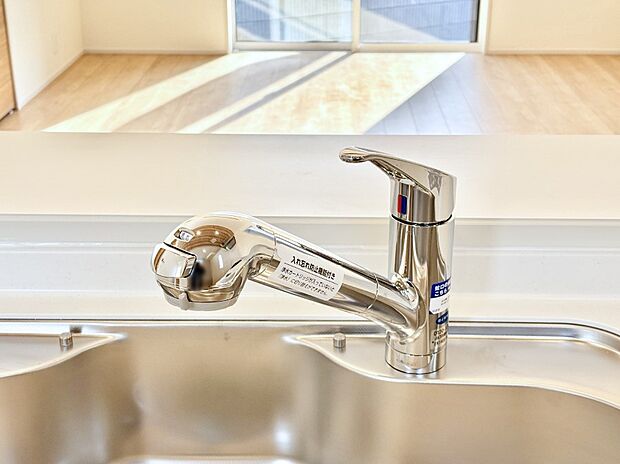 いつでも清潔なおいしいお水を。一つの水栓で水道水と浄水を使い分け。