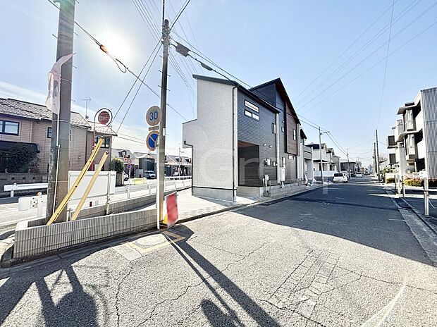 角地なので日当たりも良く、お家が堂々として見えます。