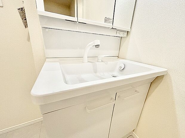 ハンドシャワー付き！使いやすい洗面台。