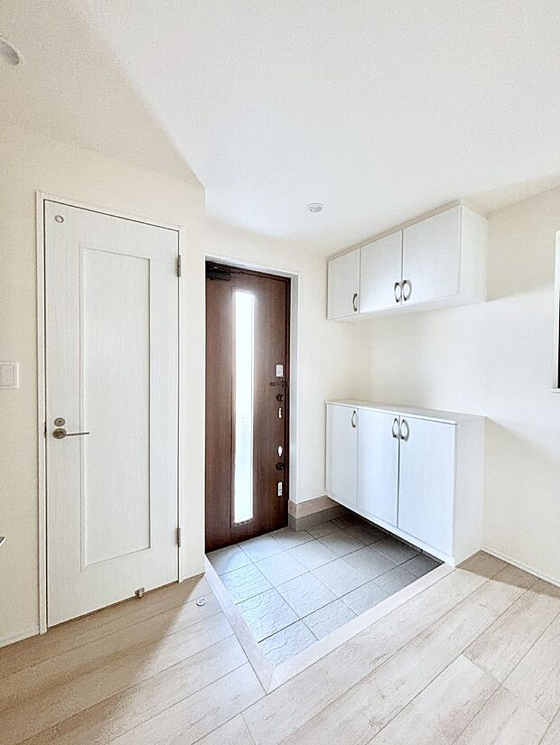 窮屈さを感じさせない広々玄関!