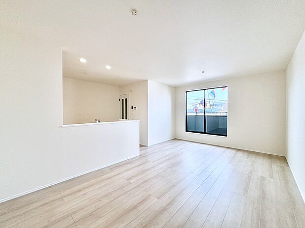 家族の笑顔が自然と生まれてくる、そんな雰囲気のダイニングに仕上がっています。