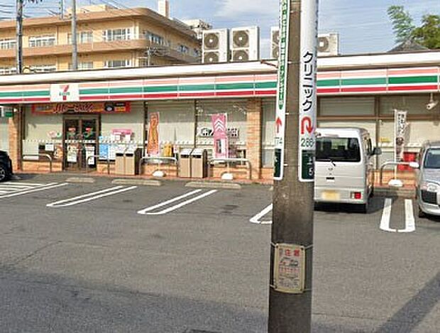 コンビニ 700m セブン-イレブン 川口上青木5丁目店