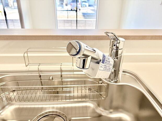 いつでも清潔なおいしいお水を。一つの水栓で水道水と浄水を使い分け。