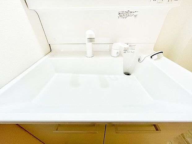 ハンドシャワー付き!使いやすい洗面台。