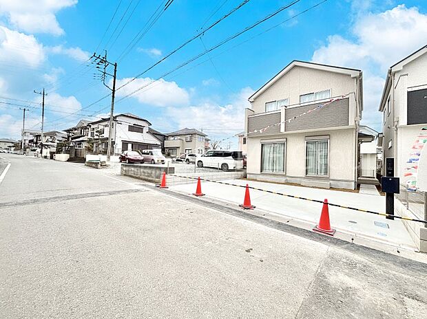 前面道路はきちんと整備されています  