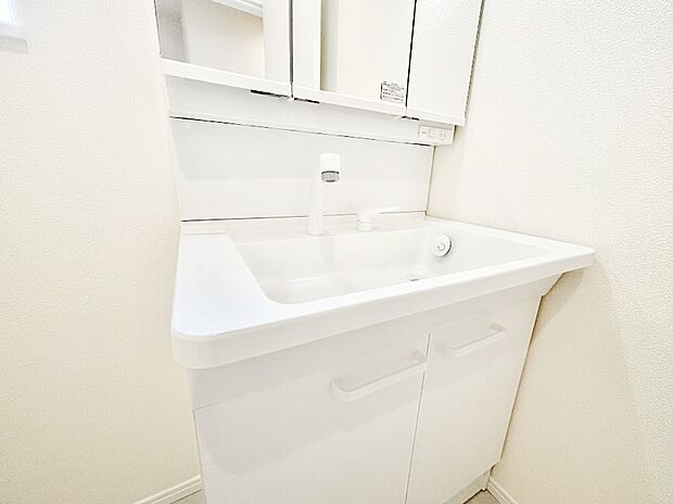 ハンドシャワー付き!使いやすい洗面台。