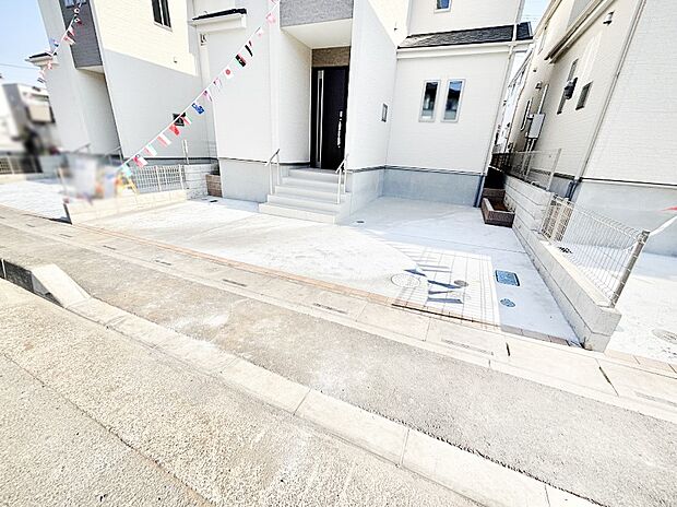 目の前が駐車場だと雨の日も大量にお買い物をした時も便利ですね