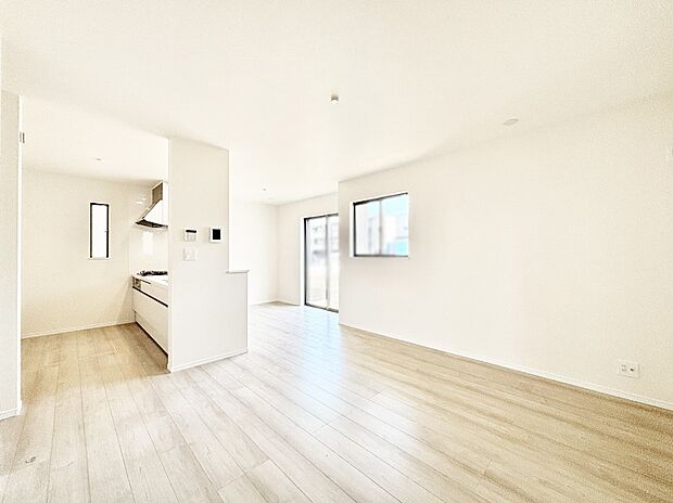 家族の笑顔が自然と生まれてくる、そんな雰囲気のダイニングに仕上がっています。