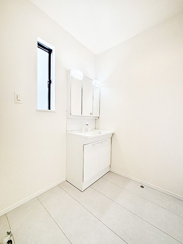 清潔感溢れるホワイトカラーを基調としたランドリースペース