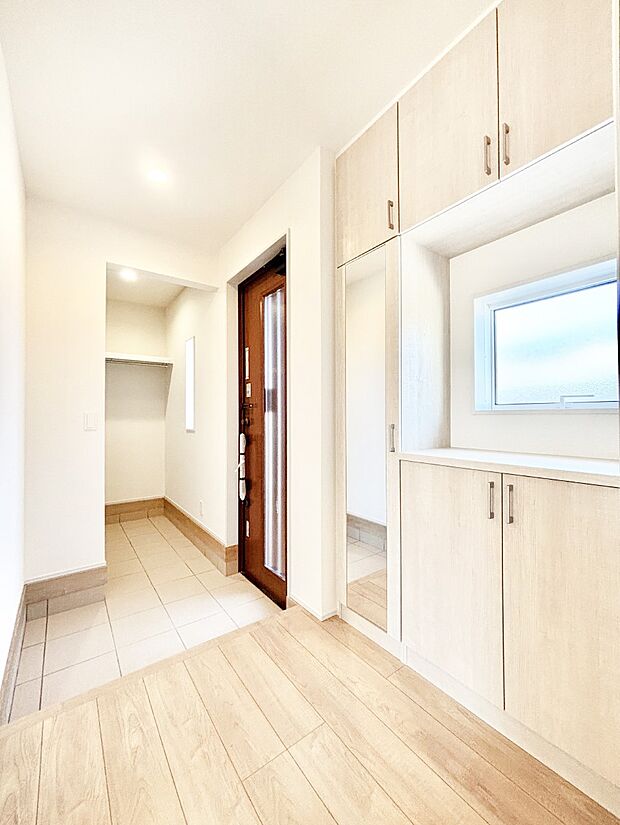 散らかりがちな玄関もスッキリの玄関収納付