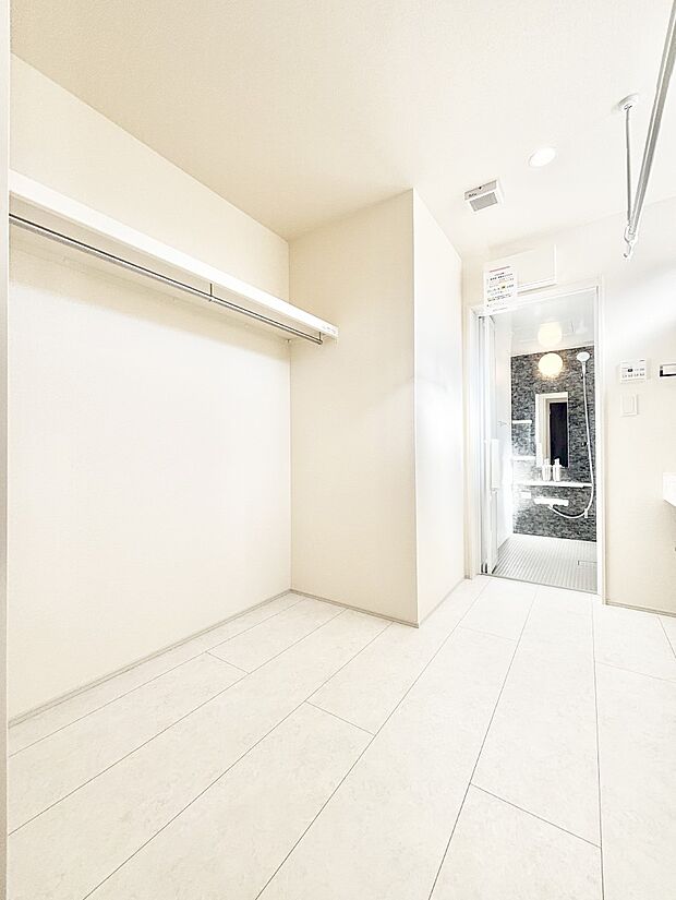 広々とゆとりのあるランドリースペース　