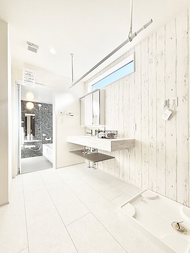 清潔感のある快適空間です。毎日の身支度も気持ち良くお使い頂けます！