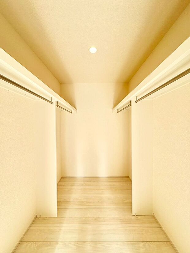 ウォークインクローゼットの活用で生活空間スッキリ　