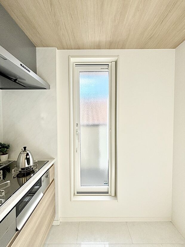 換気&採光にもうれしい勝手口