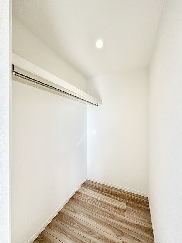 ウォークインクローゼットの活用で生活空間スッキリ