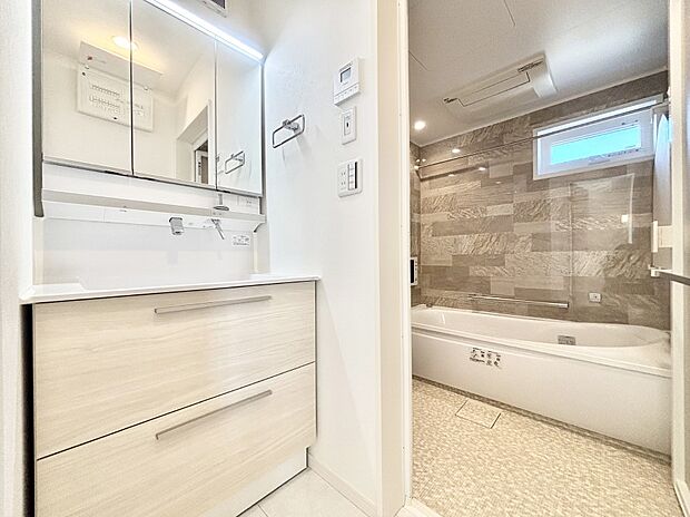 身支度もスムーズにおこなえる脱衣場       