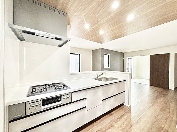 毎日使うキッチンだから、使いやすさ&お手入れのしやすさにこだわりました。