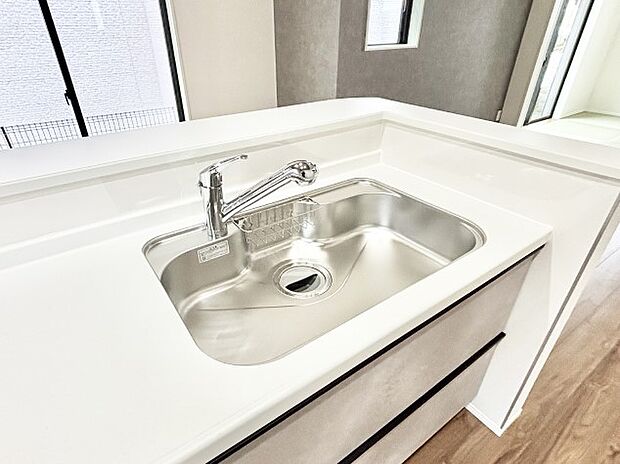広々としたシンクでお料理やお皿洗いもラクラク快適に!
