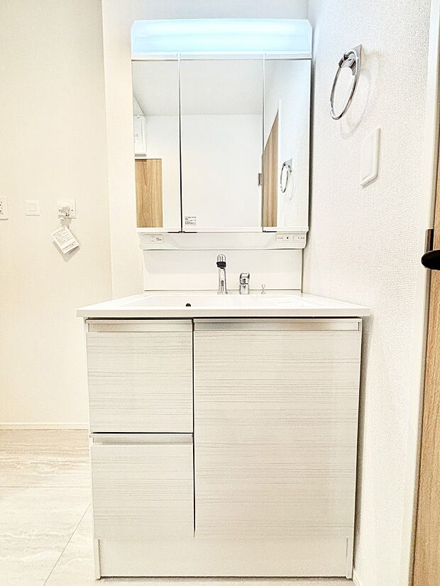 収納力と機能性に優れた洗面化粧台