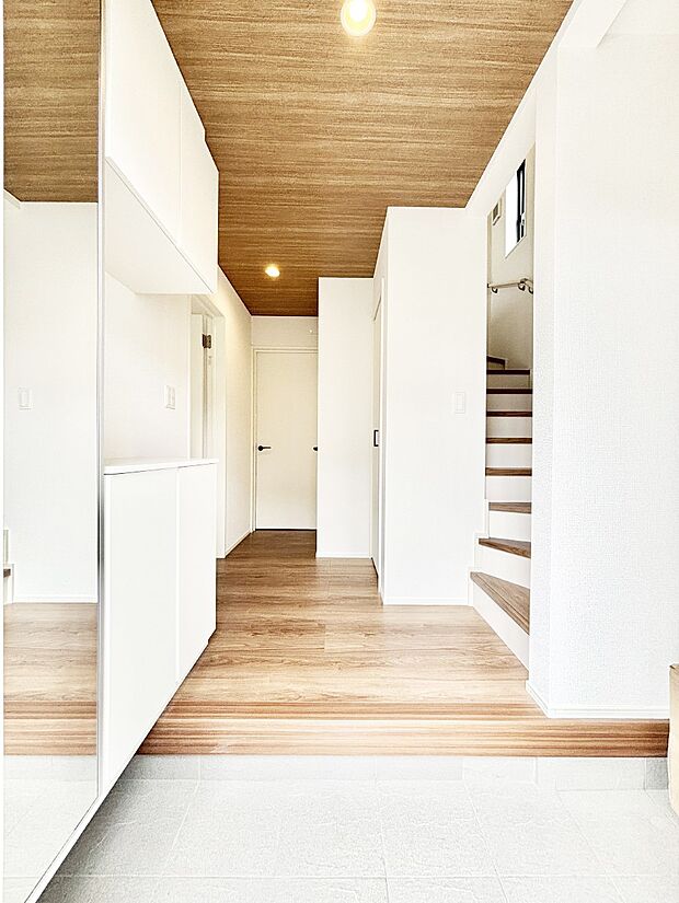 家族の帰宅やお客様をあたたかく迎える玄関