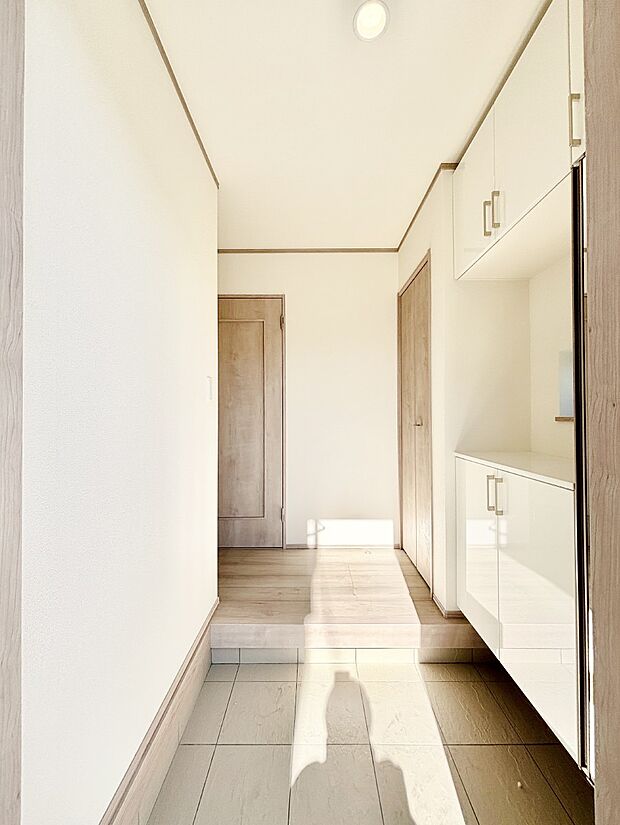 家族の帰宅やお客様をあたたかく迎える玄関  