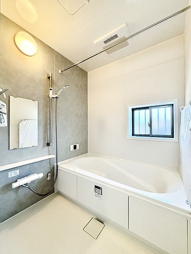 落ち着いた雰囲気でゆっくりお寛ぎいただけるバスルーム 