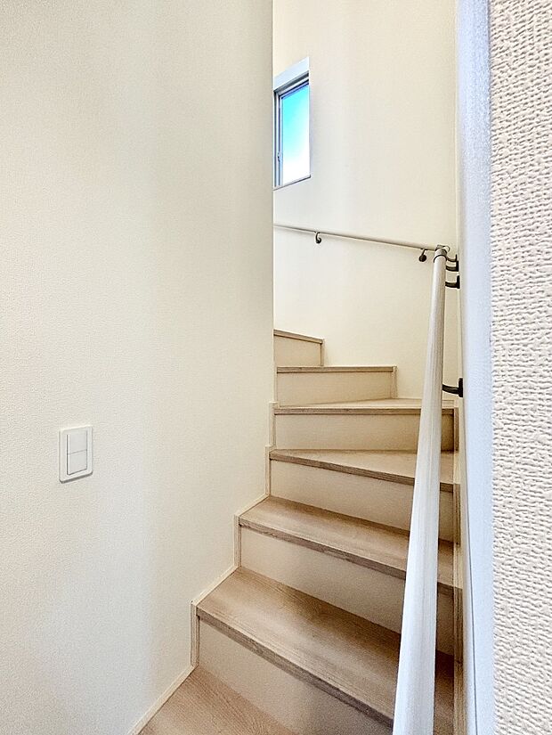 安全性を考慮し階段には手すりを設置しています　