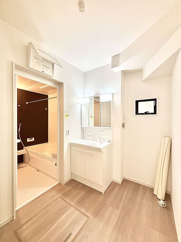 清潔感のある快適空間です。毎日の身支度も気持ち良くお使い頂けます。