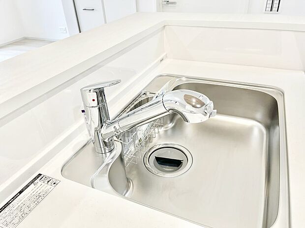 いつでも清潔なおいしいお水を。一つの水栓で水道水と浄水を使い分け。