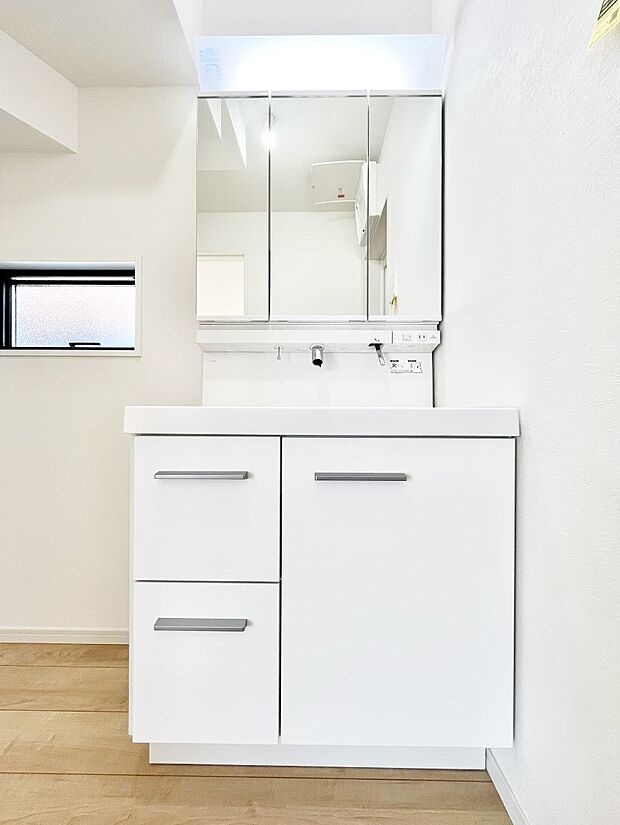 収納力と機能性に優れた洗面化粧台