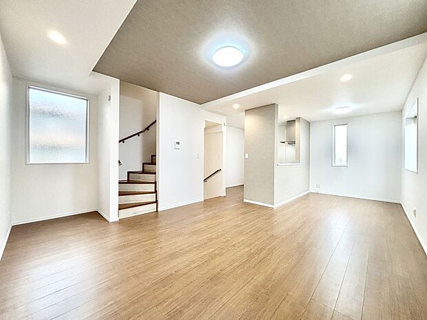 内装 リビング階段、毎日大切な家族とコミュニケーションがとれる家族思いの間取り