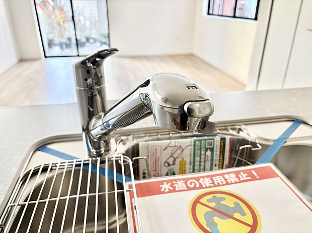 いつでも清潔なおいしいお水を。一つの水栓で水道水と浄水を使い分け。